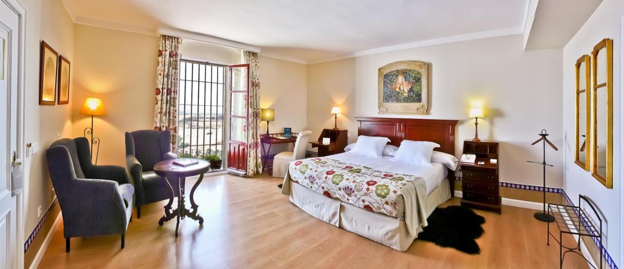 Hotel Alcazar De La Reina Carmona Kültér fotó
