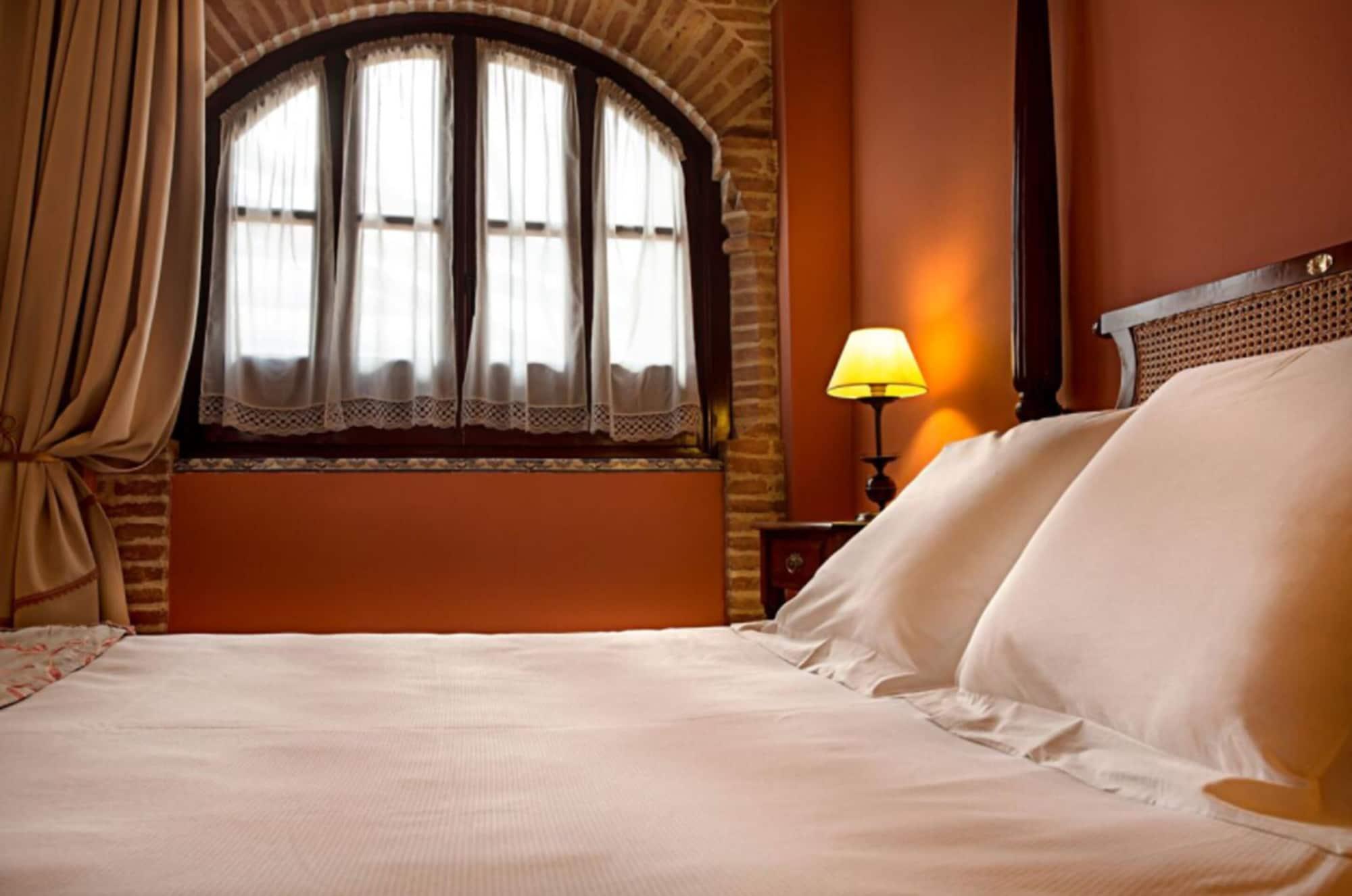 Hotel Alcazar De La Reina Carmona Kültér fotó