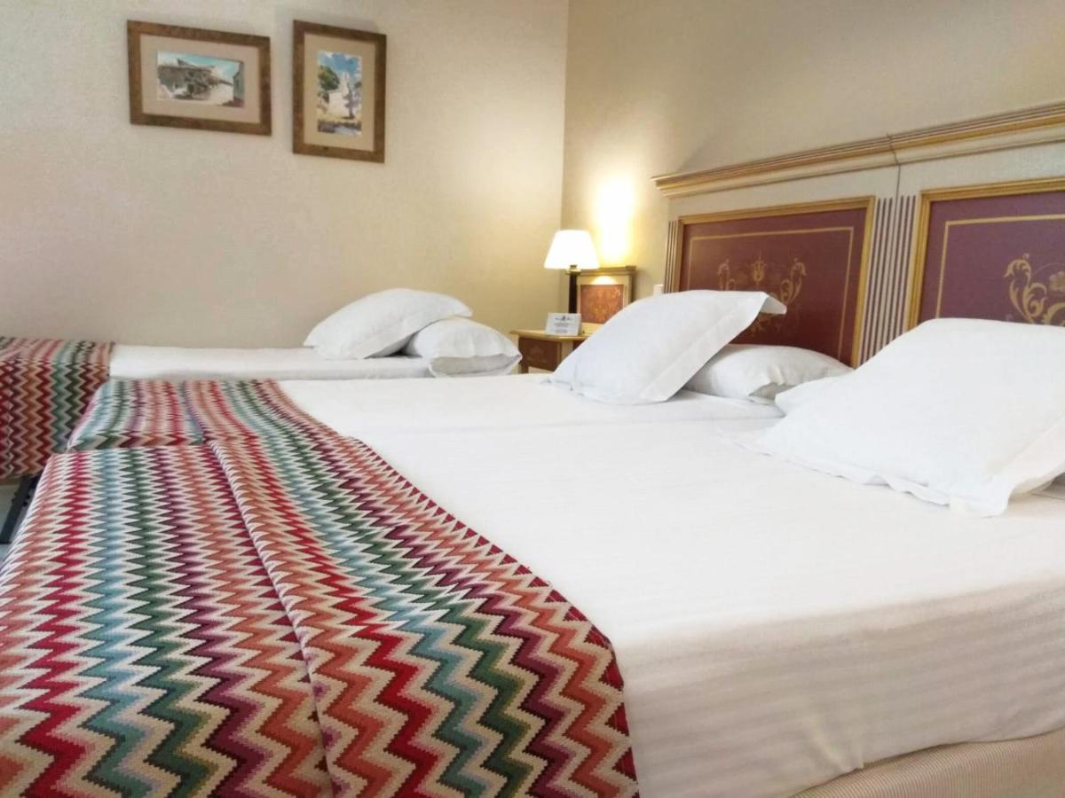 Hotel Alcazar De La Reina Carmona Kültér fotó
