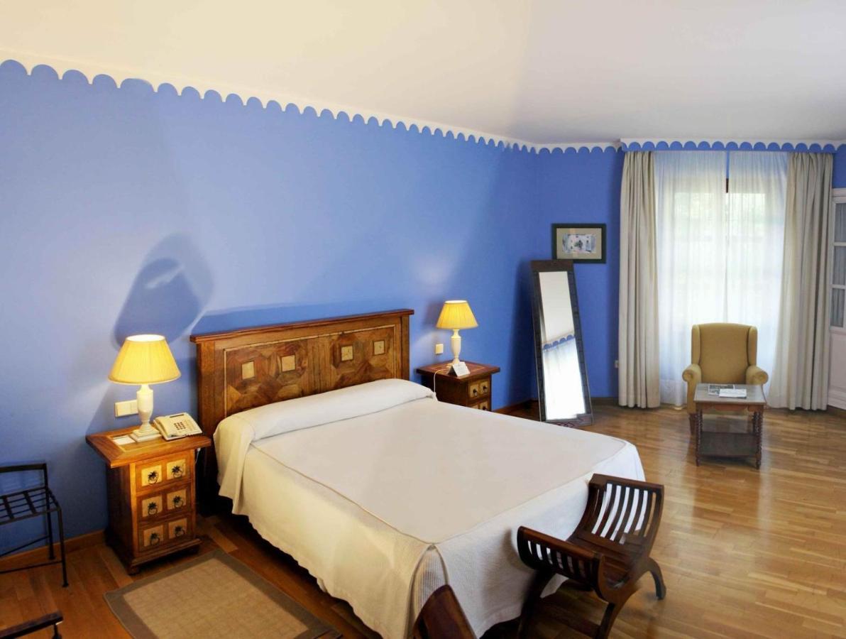 Hotel Alcazar De La Reina Carmona Kültér fotó