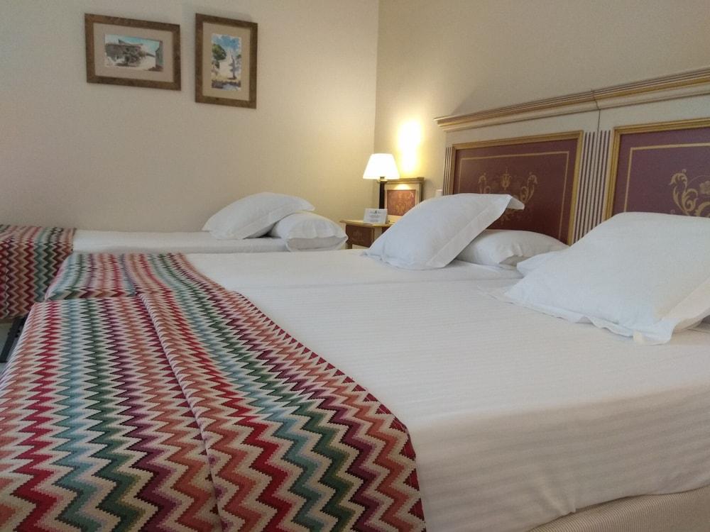 Hotel Alcazar De La Reina Carmona Kültér fotó