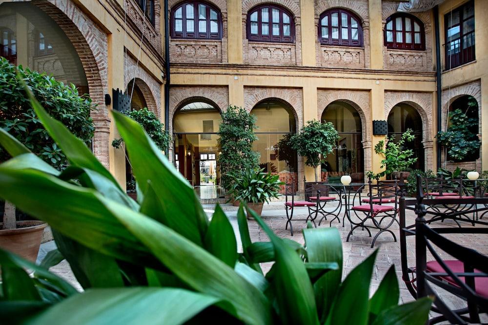Hotel Alcazar De La Reina Carmona Kültér fotó