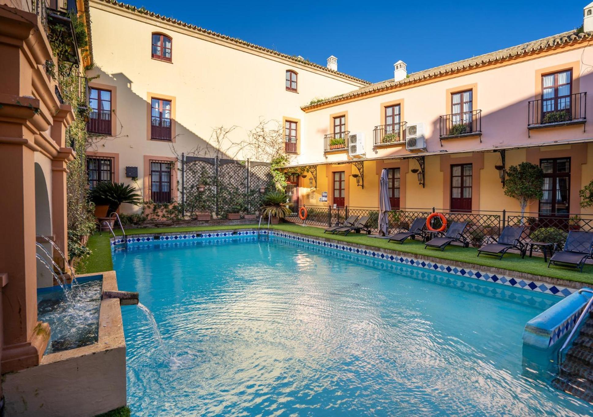Hotel Alcazar De La Reina Carmona Kültér fotó